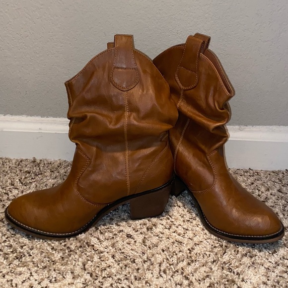 NEVER WORN Brown Boots - Picture 1 of 3